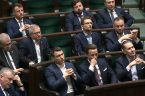 Reprezentujący normalnych Polaków, Grzegorz Braun został pozbawiony immunitetu przez “front chanukowy” w Sejmie następującym stosunkiem głosów: Przeprowadzono siedem głosowań w sprawie siedmiu zarzutów. Jednym z nich było “chanukowe oskarżenie”- zarzut […]