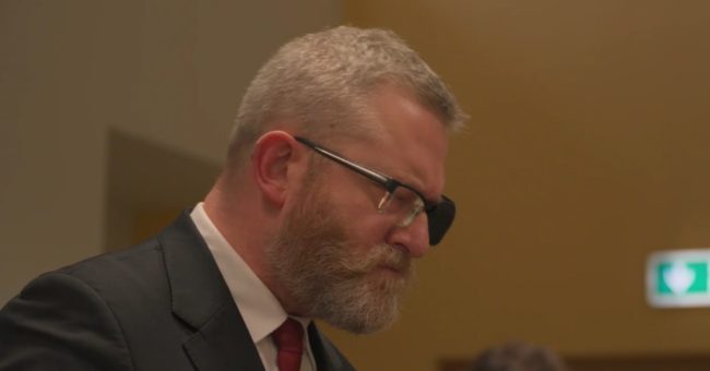 Wysoki Sądzie, to już zapowiedziałem i teraz chętnie odniosę się do wszystkich postawionych mi zarzutów, ale myślę, że ponieważ mój obrońca zwrócił na to uwagę, to będzie nie od rzeczy […]