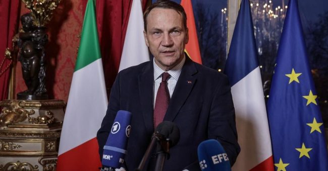 Przywództwo niemieckie, czyli miecz Damoklesa nad Europą Arogancja kanclerza Merza sięga Himalajów. Podczas tegorocznej Konferencji w Davos wygłosił przemówienie, w którym wielokrotnie wskazywał na szczególną rolę Niemiec, na jej przewodzenie [&hellip;]