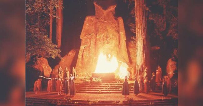 Umieszczenie w nagłówku dużej gazety tekstu „Proszę zignorować moje wielkie, złowrogie sekrety!” jest tak samobójczo złym posunięciem PR-owym, że aż śmiesznym, zwłaszcza w ustach członka rodziny, która doprowadziła do tego, [&hellip;]