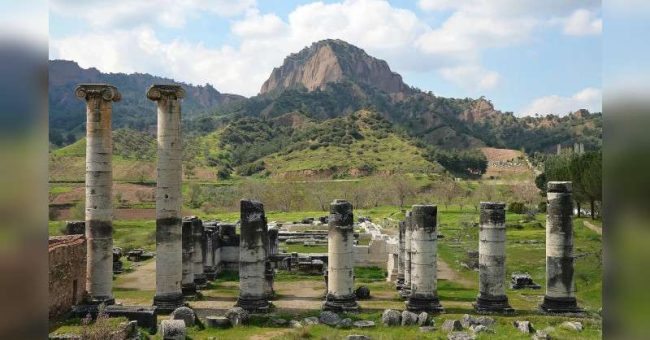 Okres płynności i zmian, jaki właśnie się zaczyna jest dla Polaków wyzwaniem i możliwością. Wyzwaniem, bo nie będzie bezpiecznie, jak nam wmówiono, gdy kaperowano nas do UE i NATO. Możliwość, [&hellip;]