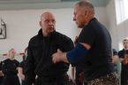 Major Arkadiusz Kups — twórca Combat 56 — bez owijania w bawełnę o tym, jak naprawdę wygląda walka o życie. Nagraliśmy ten materiał w Rybniku, podczas szkolenia, na które przyszło [&hellip;]