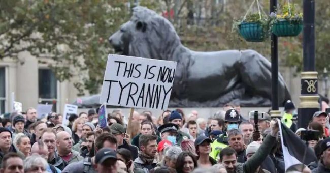 Ci, którzy twierdzą, że władze potrzebują wybuchów niepokojów, aby mieć pretekst do ograniczania naszych swobód obywatelskich, najwyraźniej zapomnieli, że ci u władzy właśnie przyspieszają ataki na naszą wolność i próbują [&hellip;]