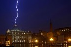Piorun uderzył w Bazylikę św. Piotra w tym samym dniu, w którym Benedykt XVI ogłosił abdykację   fot. PAP/EPA Bazylika św. Piotra w Watykanie jest jednym z najważniejszych miejsc w […]