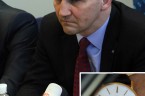 Tknięty ordynarnym indywidualizmem ukraińskich ministrów napisałem notkę pt. „Filozoficzny zegarek ministra Sikorskiego”. W jej treści wyraziłem dezaprobatę specyficznego ekshibicjonizmu „ministru Nowaku” który obnosi się własnym „sikorem”. W najśmielszych snach nie […]