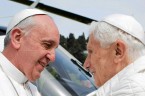To piękne i wzruszające spotkanie “dwóch papieży” miało dziś miejsce w rezydencji papieża-emeryta Benedykta XVI… Jak strasznie postarzał się w ciągu tych 3 tygodni Joseph Ratzinger. Tu widać, jaki jest kruchy i […]