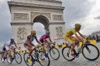 Nastąpił właśnie przed chwilą na Polach Elizejskich w Paryżu.  Oglądałam wszystkie 21 etapów, podobnie jak w przypadku majowego Giro d’Italia {TUTAJ}.  Widziałam dekorację zwyciezców w Paryżu.  Rozbawiło mnie to, że […]
